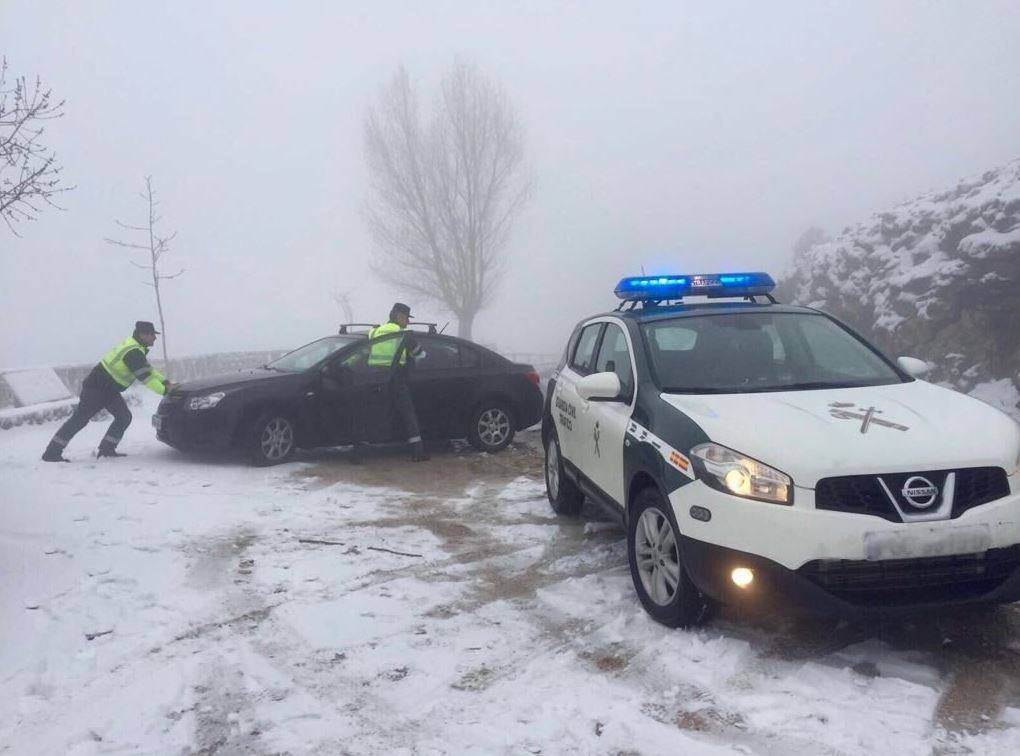 Los camiones tuvieron que quedarse inmovilizados para evitar el paso por Puerto Carretero