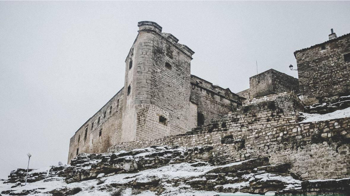 Los camiones tuvieron que quedarse inmovilizados para evitar el paso por Puerto Carretero