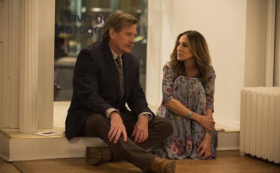 Sarah Jessica Parker y Thomas Haden Church en 'Divorce' (2016).