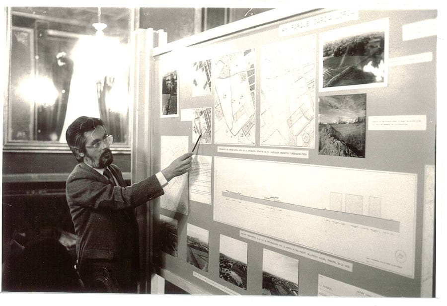 Antonio Jara defendiendo su proyecto. 15 de febrero de 1988