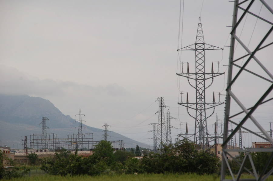 Introdución inmediata en la programación eléctrica nacional de la línea de alta tensión Caparacena-Baza-La Ribina