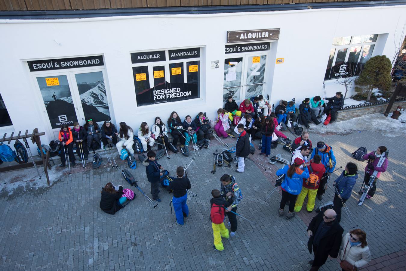 La estación de esquí de Sierra Nevada se encuentra cerrada este sábado por la huelga convocada por los trabajadores del servicios de remontes