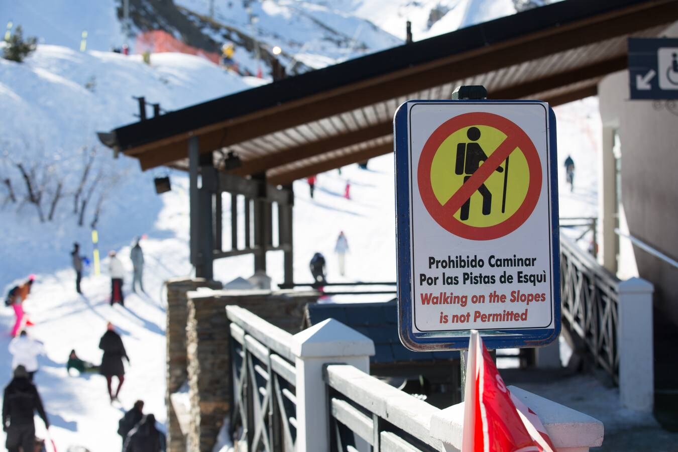 La estación de esquí de Sierra Nevada se encuentra cerrada este sábado por la huelga convocada por los trabajadores del servicios de remontes