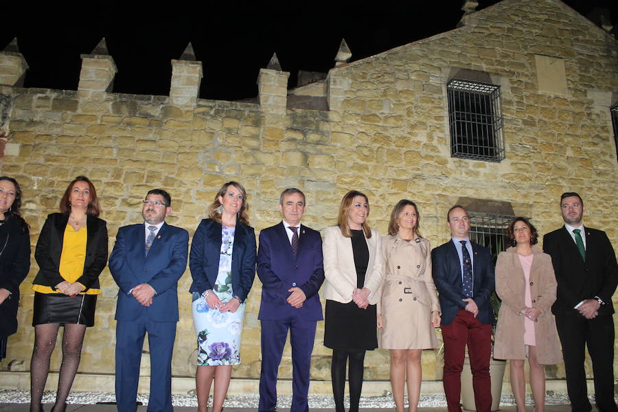 La presidenta de la Junta visita la Casa Palacio, donde se abrirá un centro de interpretación y un hotel | También muestra su apoyo a la asociación 'Abriendo Camino' que trabaja con menores discapacitados y asistió a su cena anual con más de 500 personas