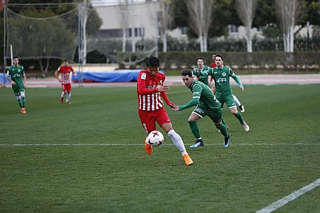 El rojiblanco Lin escapa de su marcador.