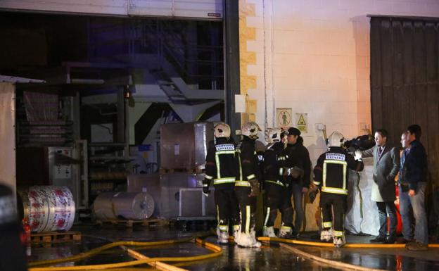 Apagado el incendio de una fábrica de bolsas en Santa Fe