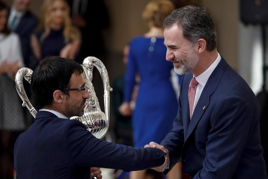 El Rey Felipe entrega el premio infanta Sofía al marchador Jesús Ángel García Bragadoo.