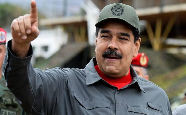 Maduro llega a ver unas maniobras del ejército venezolano. 