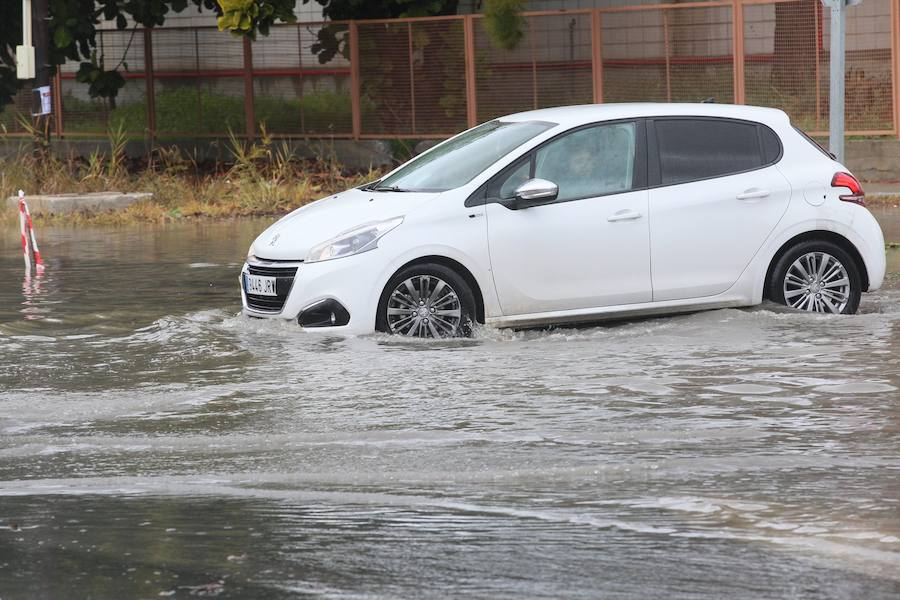 Las últimas precipitaciones han anegado la zona cercana al polígono de Alborán en Motril 