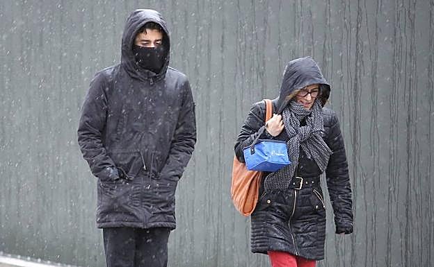 Lluvia en Granada capital, este jueves.