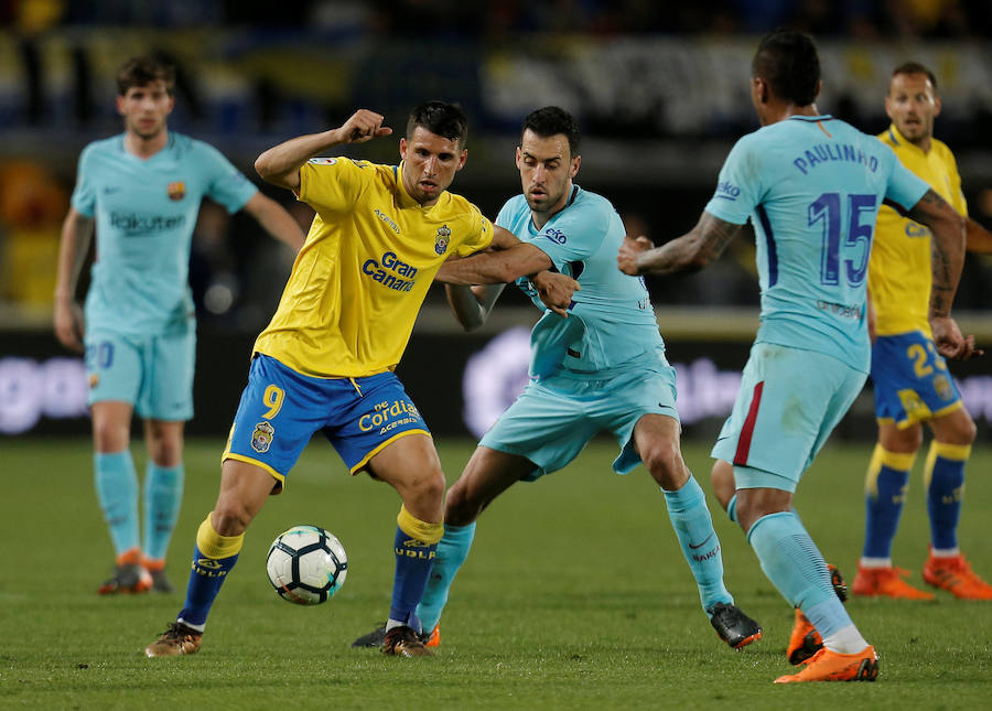 Inesperado empate en Las Palmas del Barcelona antes de recibir al Atlético. La distancia con el segundo es ahora de cinco puntos en la clasificación. Mal partido de los azulgrana donde Calleri igualó el gol de Messi desde el punto de penalti.