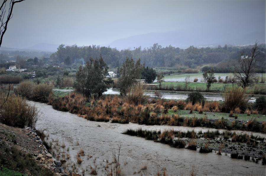 Caída de piedras en la carretera Órgiva-Vélez de Benaudalla y crecida del Río Guadalfeo