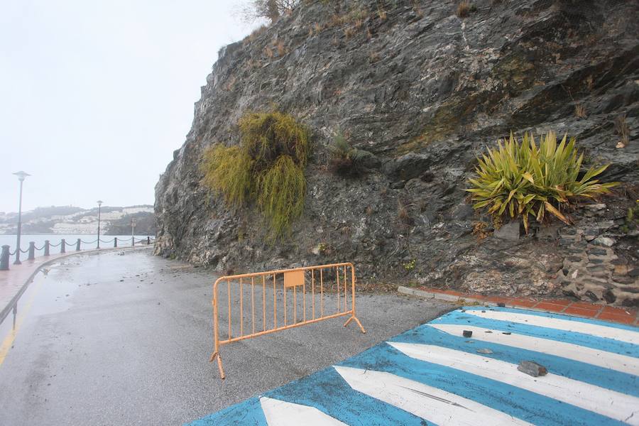 Las lluvias han ocasionado desprendimientos en la primera zona e inundaciones en la segunda 