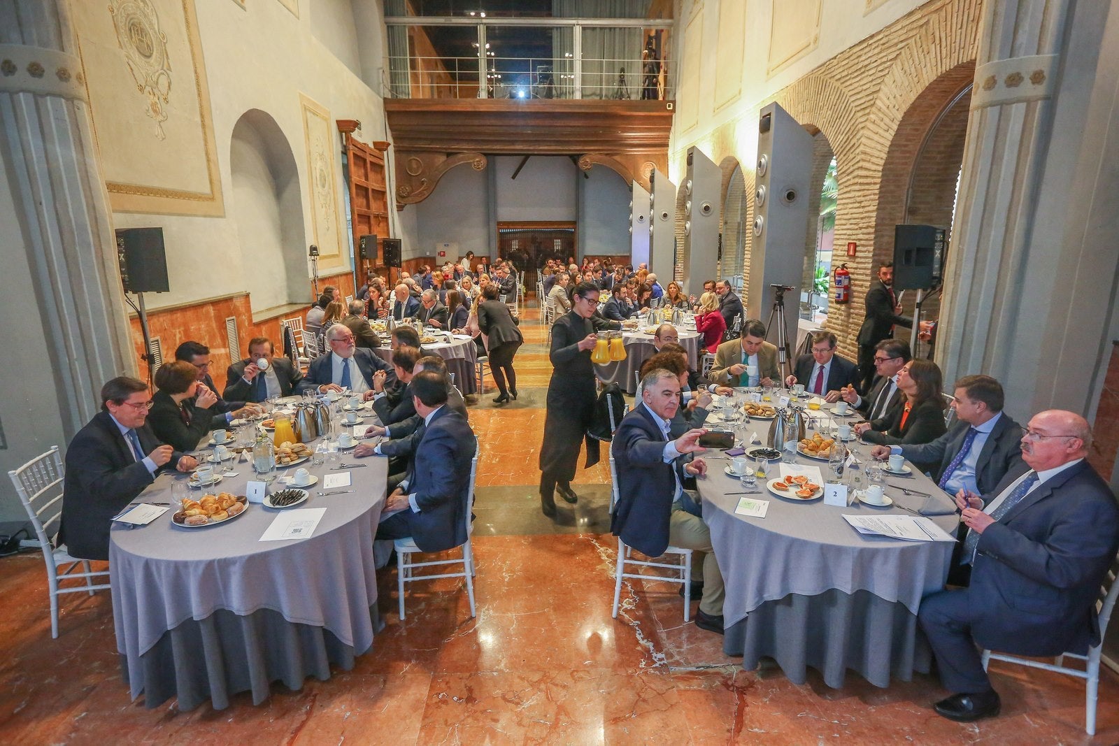 El comisario europeo de Acción por el Clima y Energía, Miguel Arias Cañete, interviene en un desayuno informativo organizado por IDEAL con el patrocinio de Endesa