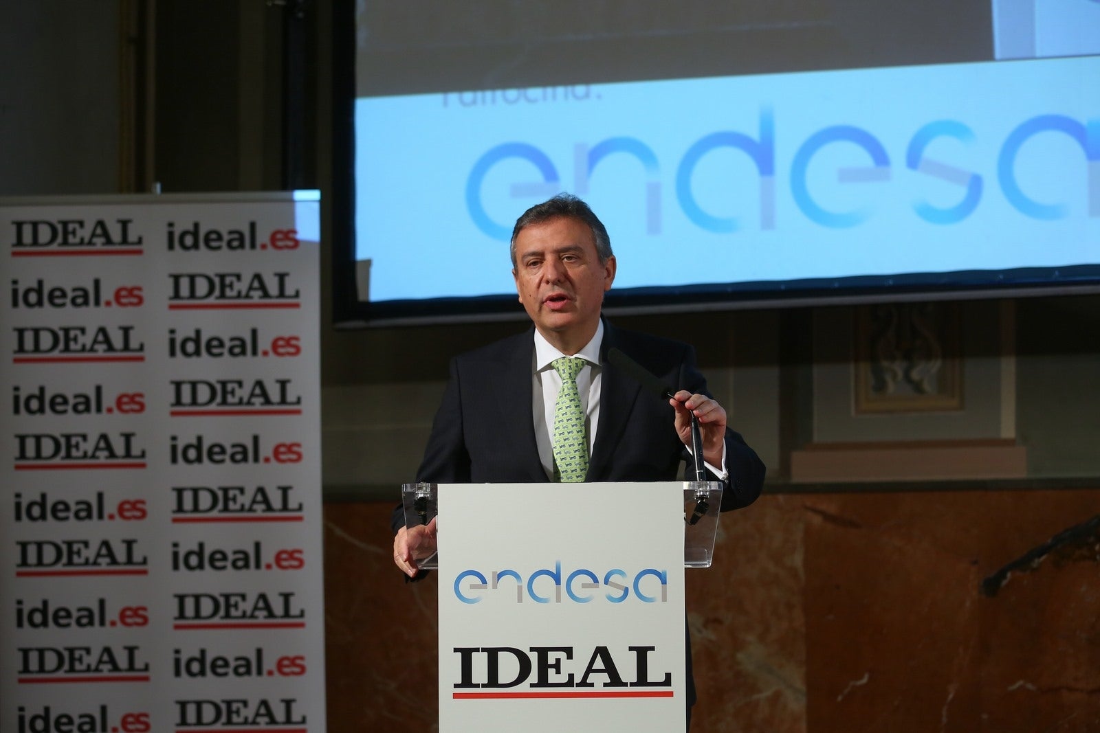 El comisario europeo de Acción por el Clima y Energía, Miguel Arias Cañete, interviene en un desayuno informativo organizado por IDEAL con el patrocinio de Endesa