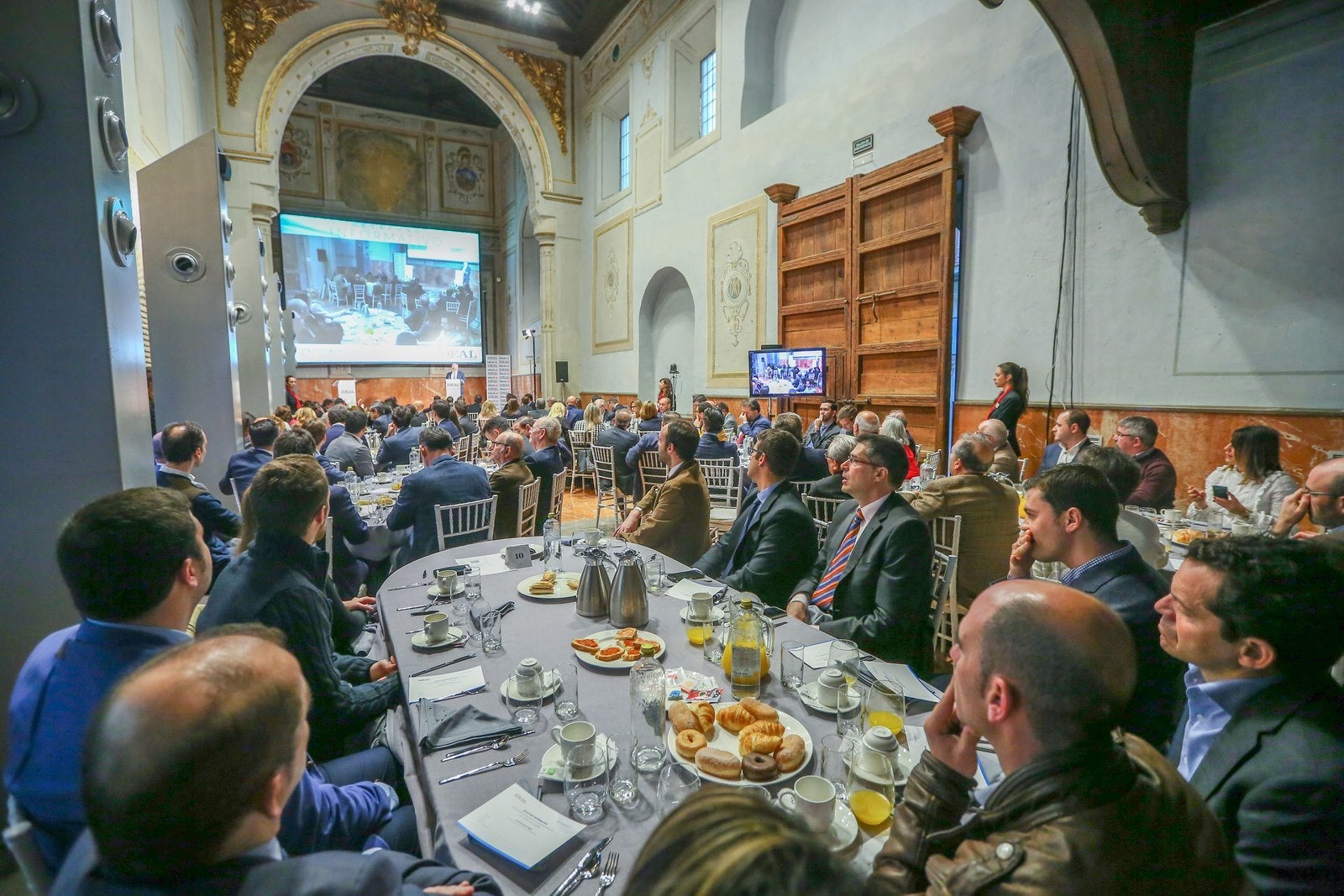 El comisario europeo de Acción por el Clima y Energía, Miguel Arias Cañete, interviene en un desayuno informativo organizado por IDEAL con el patrocinio de Endesa