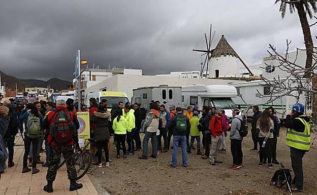 Una familia de Almería fleta un autobús gratis para buscar al pequeño Gabriel
