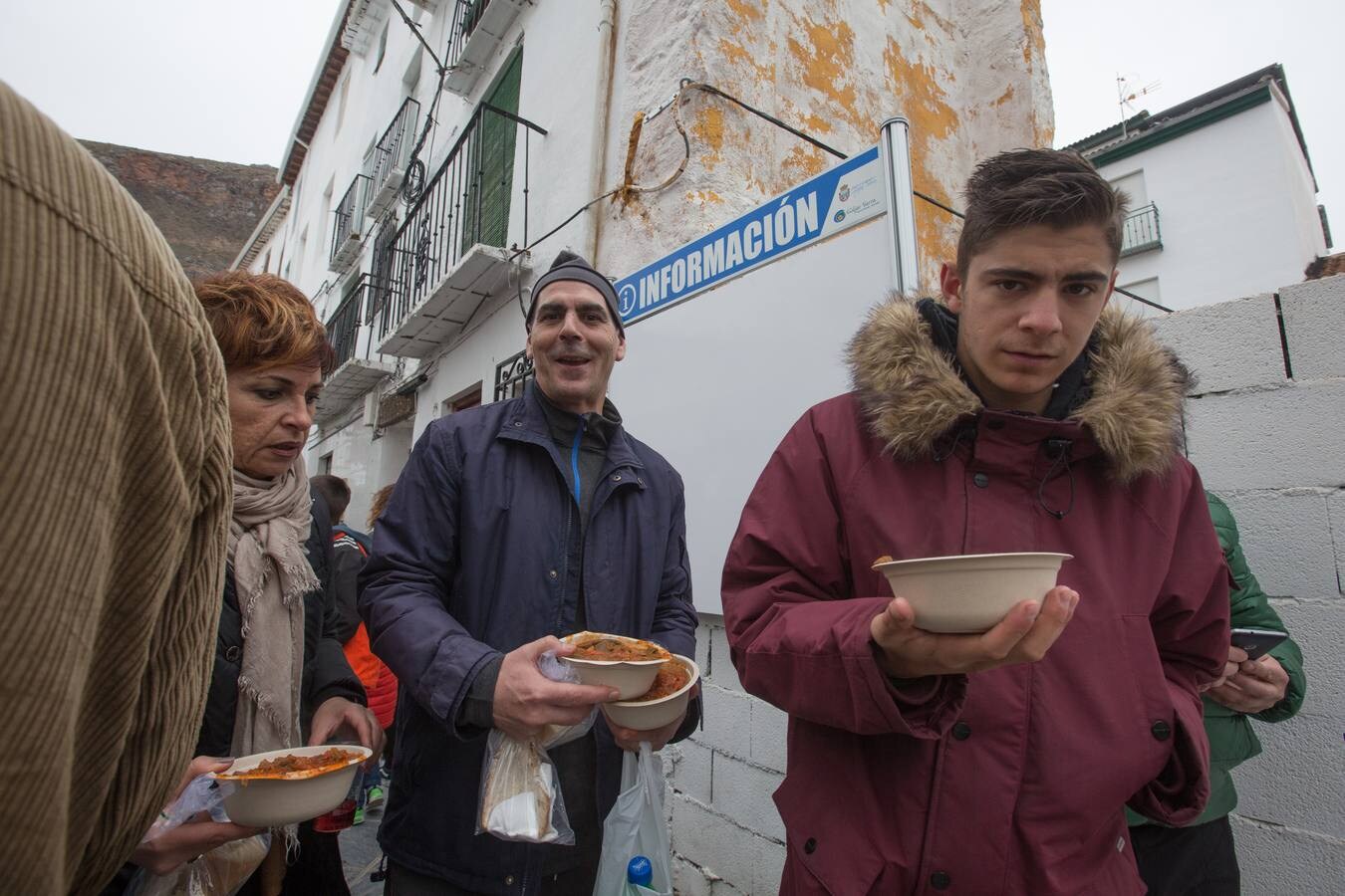 La popular Fiesta de la Asadura se ha celebrado por primera vez en el mes de marzo en lugar de febrero, con el objetivo de fomentar la presencia de turistas en la primera quincena del mes de marzo, y ha contado con unas 2.000 personas a pesar de la lluvia.