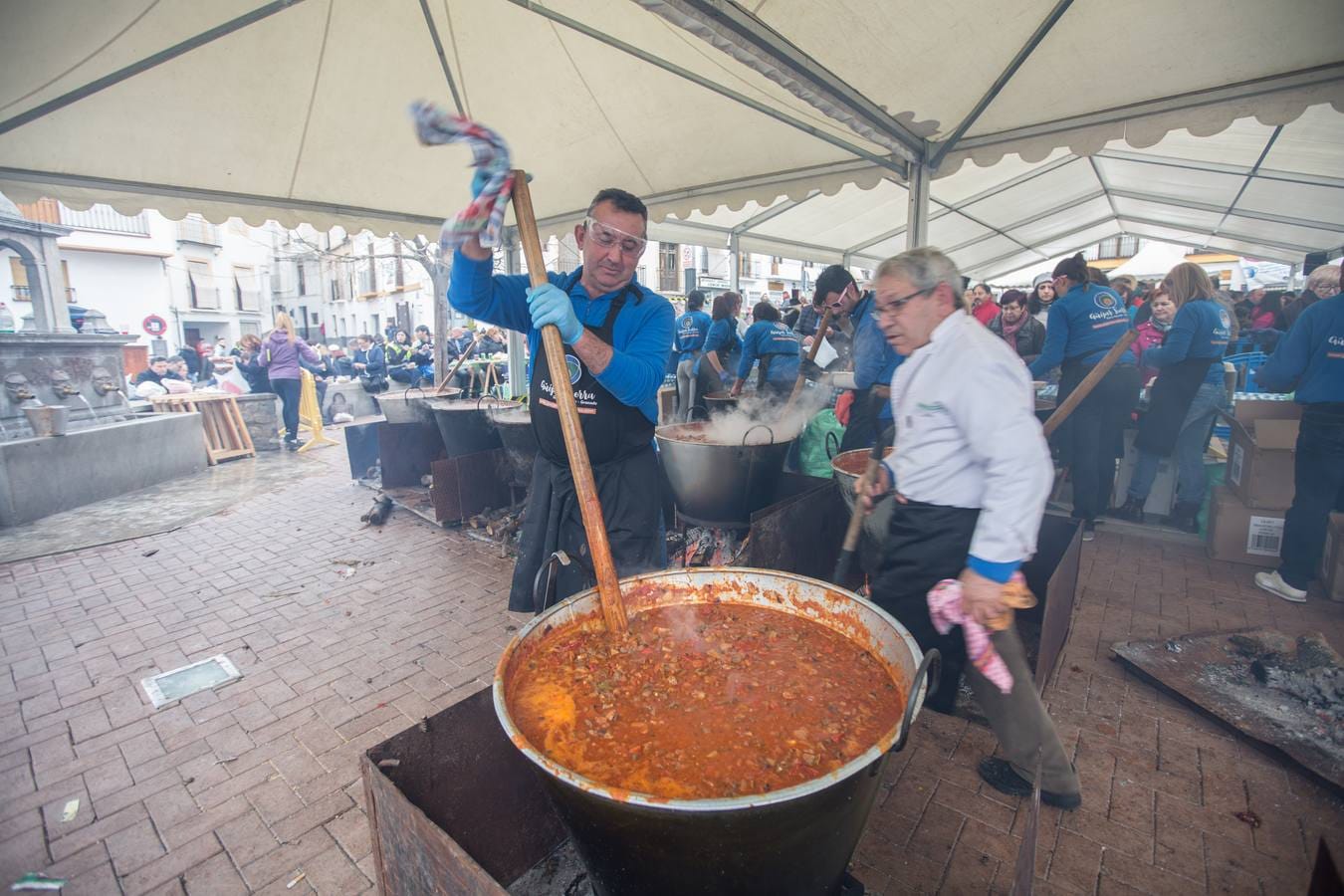 La popular Fiesta de la Asadura se ha celebrado por primera vez en el mes de marzo en lugar de febrero, con el objetivo de fomentar la presencia de turistas en la primera quincena del mes de marzo, y ha contado con unas 2.000 personas a pesar de la lluvia.