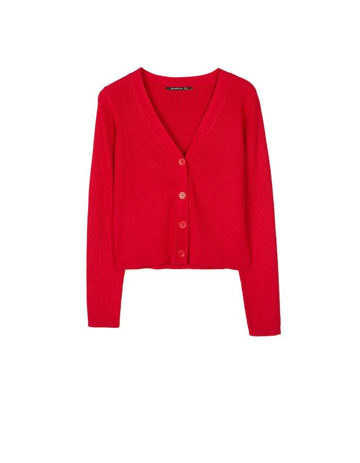 Fotos: La prenda clásica que Stradivarius hace para esta primavera y que se vende por menos de 20 euros