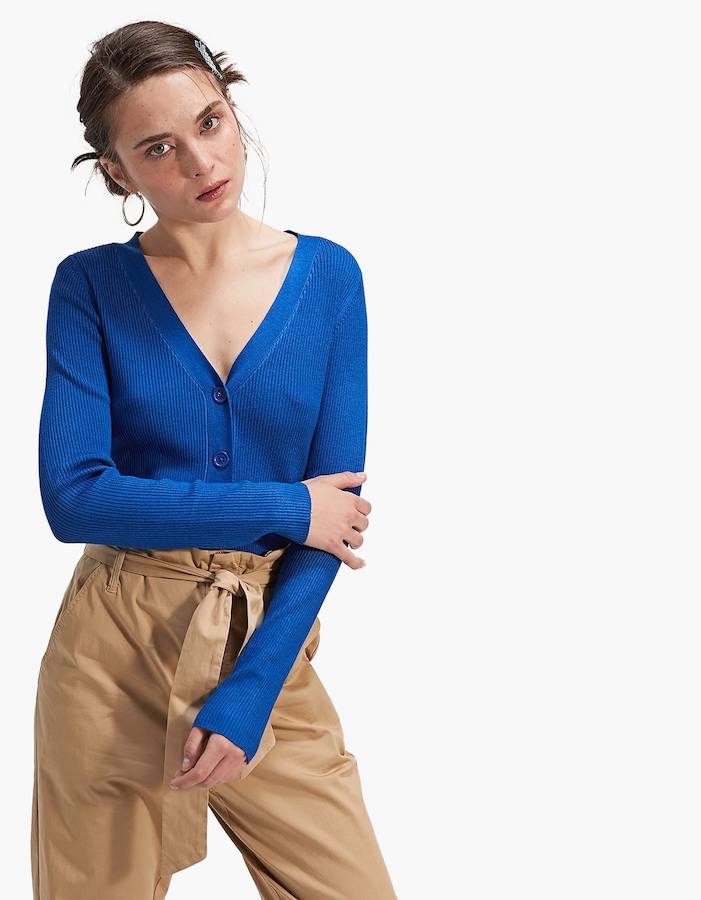 Fotos: La prenda clásica que Stradivarius hace para esta primavera y que se vende por menos de 20 euros