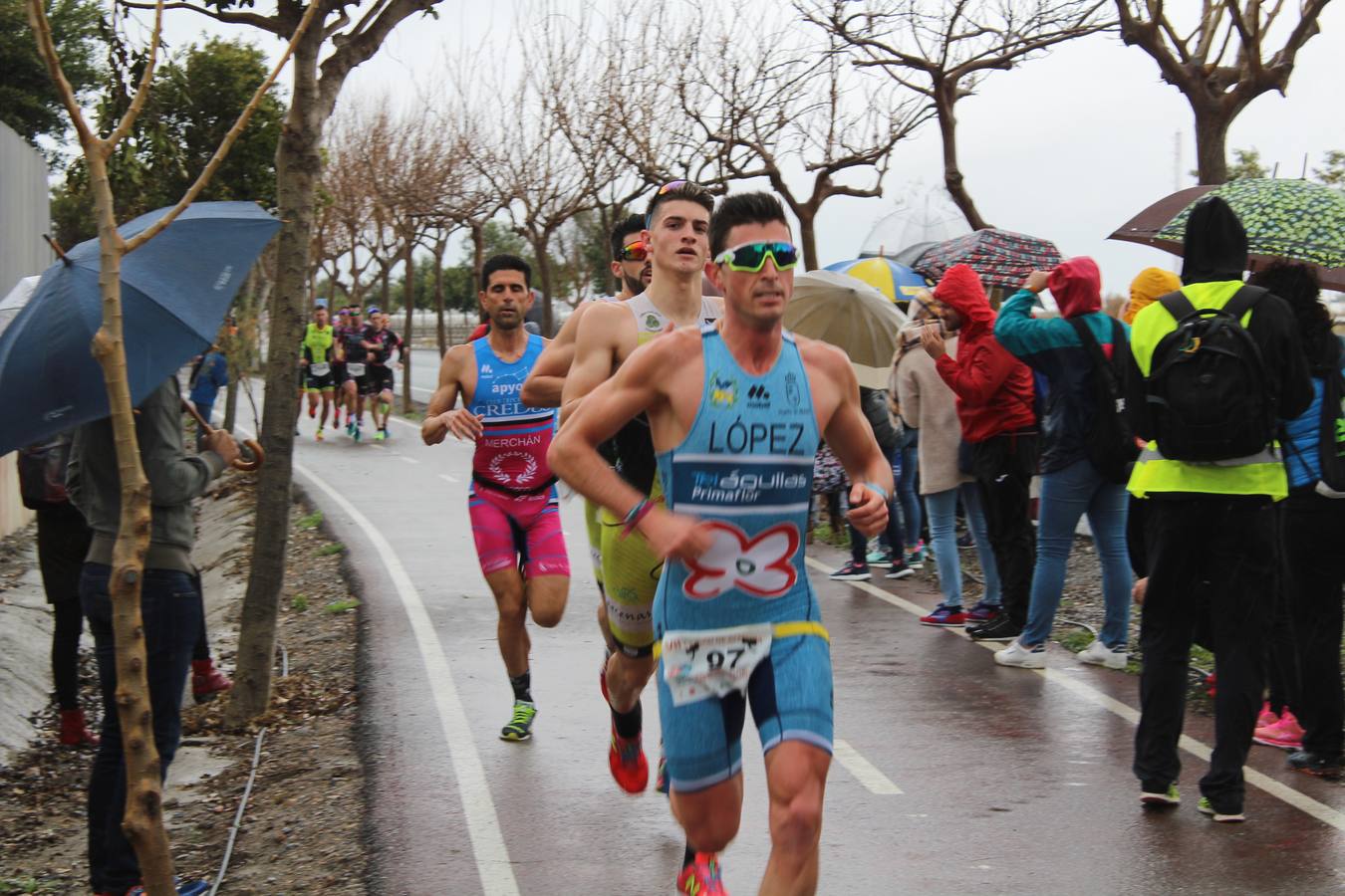 El VII 'Ciudad de Almería' se disputó con la lluvia y el frío como grandes protagonistas