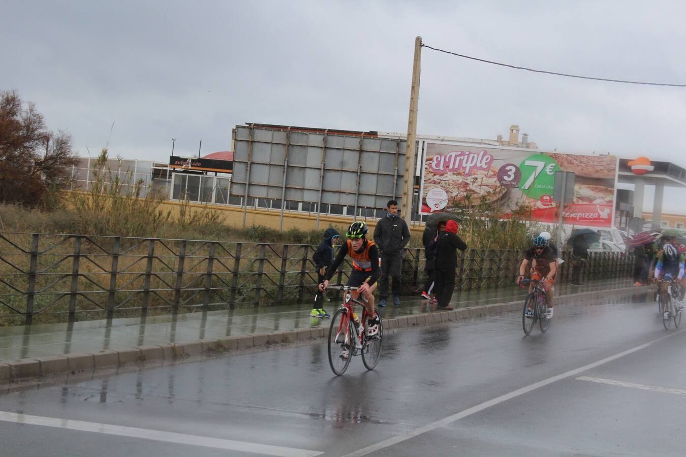 El VII 'Ciudad de Almería' se disputó con la lluvia y el frío como grandes protagonistas