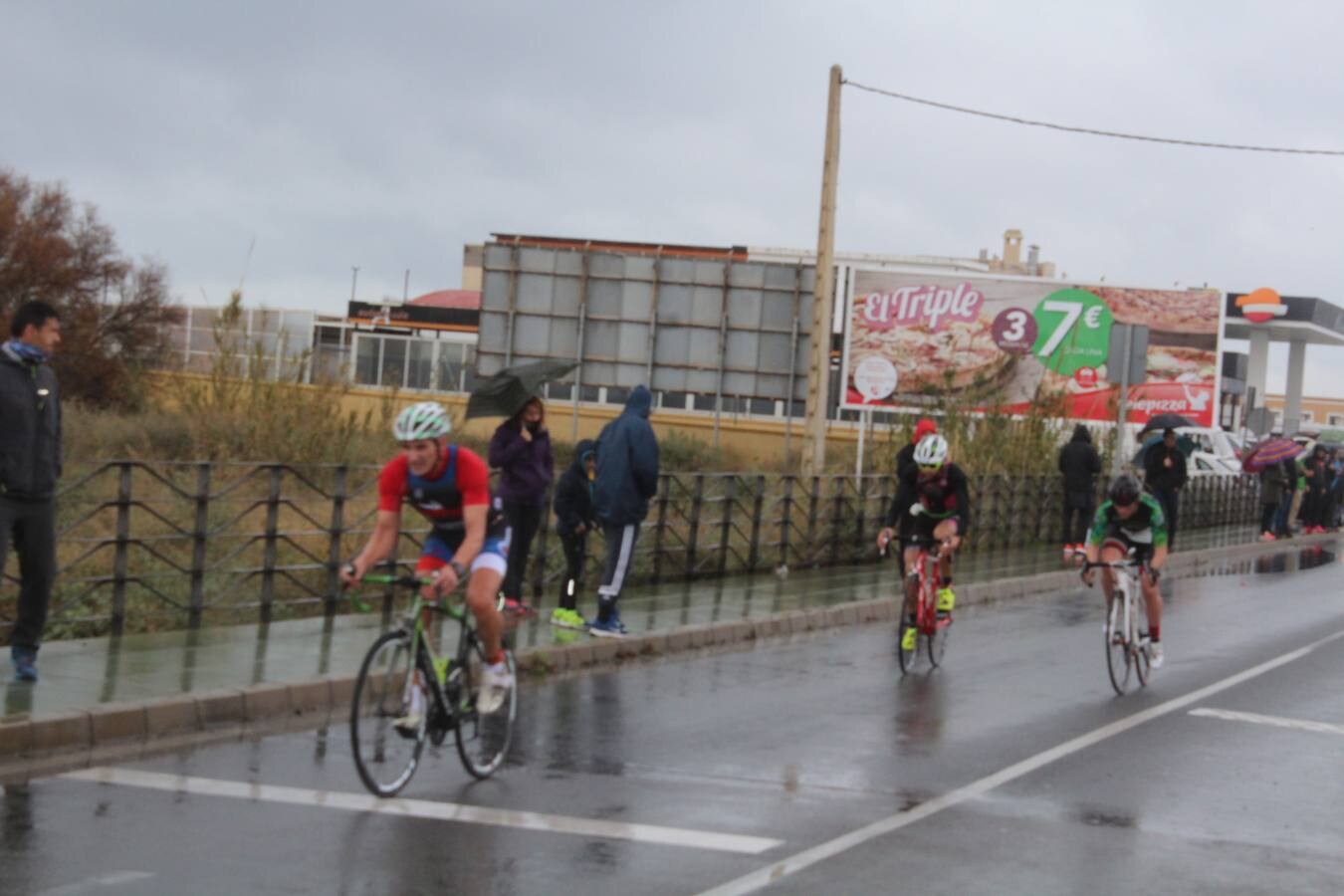 El VII 'Ciudad de Almería' se disputó con la lluvia y el frío como grandes protagonistas