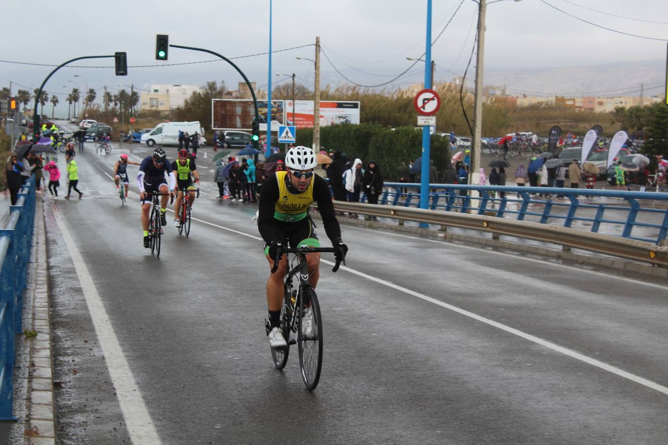 El VII 'Ciudad de Almería' se disputó con la lluvia y el frío como grandes protagonistas