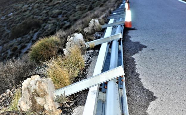 El viento provoca daños en la carretera Órgiva-El Haza del Lino