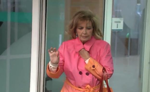 María Teresa Campos vuelve a visitar el hospital