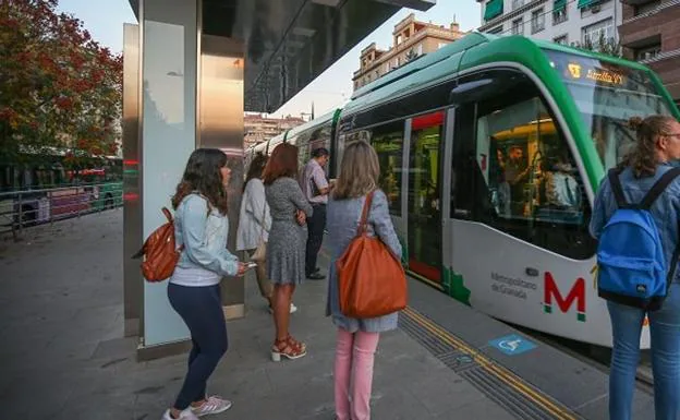 ¿Cómo afecta la huelga feminista a los autobuses, el metro y la Sanidad? Guía de servicios mínimos el 8 de marzo