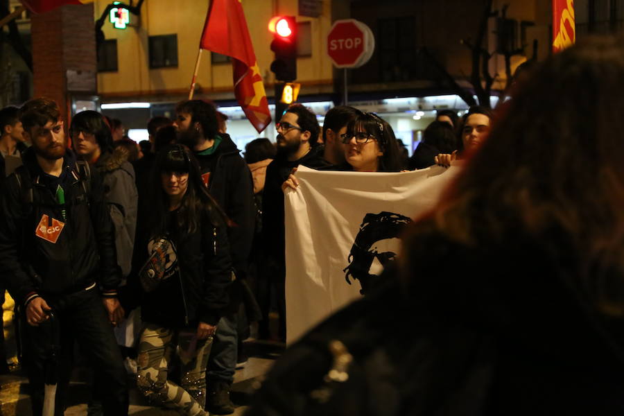 Ha sido una manifestación histórica. Más de 30.000 personas según la Policía Local, hasta 100.000 según las organizadoras. ¿Has estado en la marcha feminista del 8M en Granada? Encuéntrate en las fotos. 