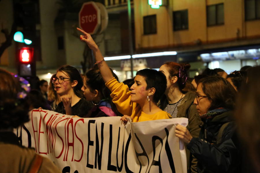 Ha sido una manifestación histórica. Más de 30.000 personas según la Policía Local, hasta 100.000 según las organizadoras. ¿Has estado en la marcha feminista del 8M en Granada? Encuéntrate en las fotos. 