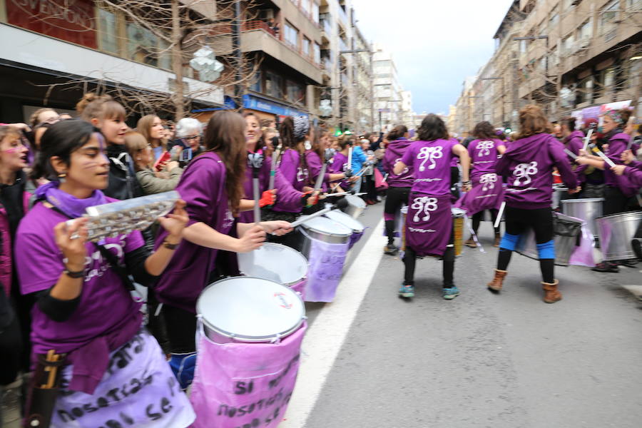 Ha sido una manifestación histórica. Más de 30.000 personas según la Policía Local, hasta 100.000 según las organizadoras. ¿Has estado en la marcha feminista del 8M en Granada? Encuéntrate en las fotos. 