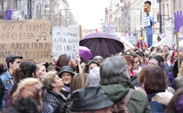 En directo: "Las mujeres de Granada nos hemos echado a la calle en una movillización histórica para decir hasta aquí hemos llegado"