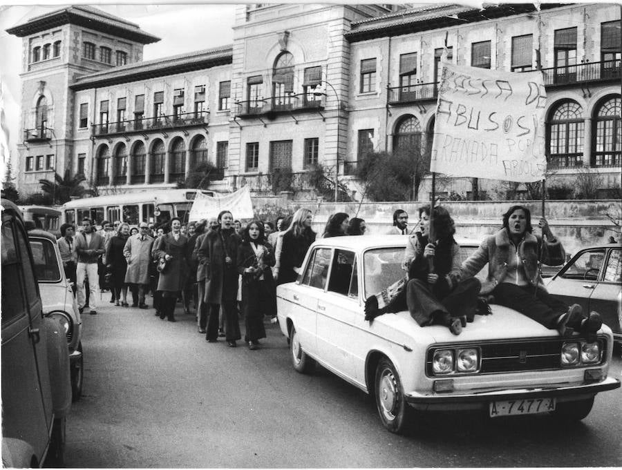 Manifestación de protesta por la tala de árboles en la Avenida Calvo Sotelo. 16 de febrero de 1974