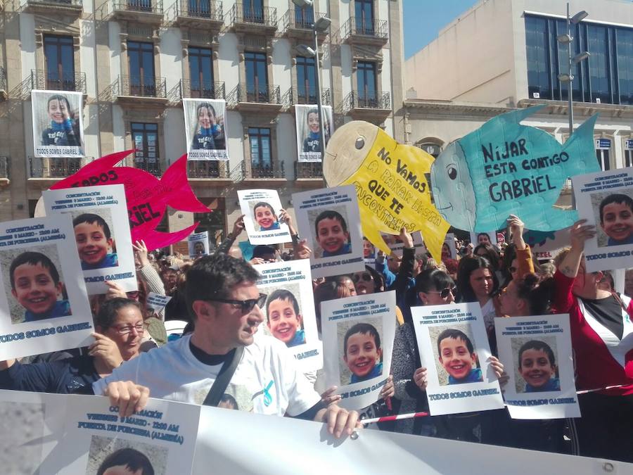 La céntrica Puerta de Purchena de la capital almeriense acoge este viernes desde las 12,00 horas una concentración en apoyo a la familia de Gabriel Cruz