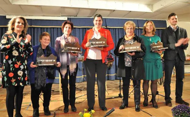 El Ayuntamiento de Lanjarón rinde homenaje a cinco mujeres en la Gala de Entrega de Distinciones Mujer Hoy