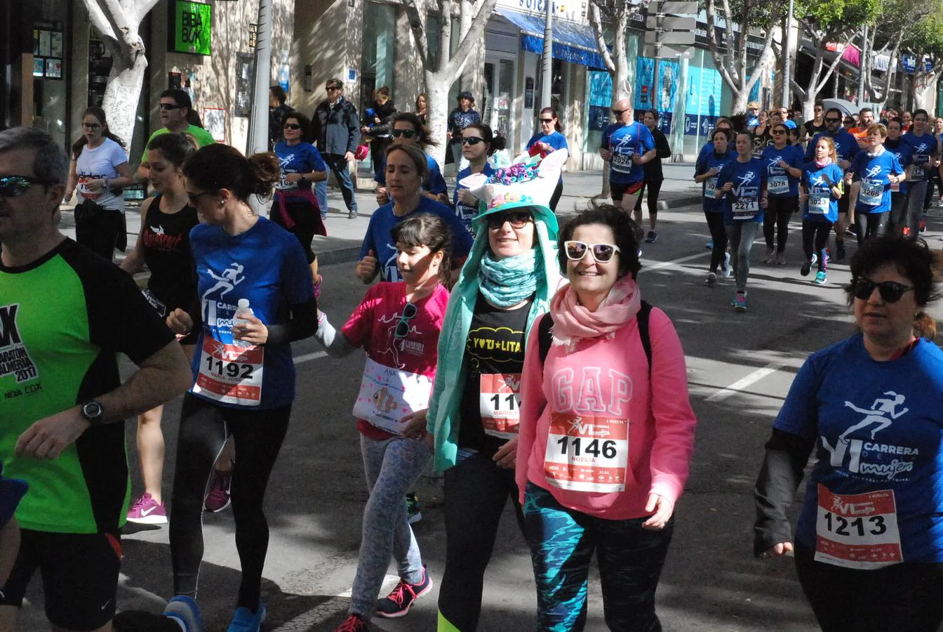 La VI Carrera de la Mujer congregó a más de 2.000 almerienses en las calles del centro