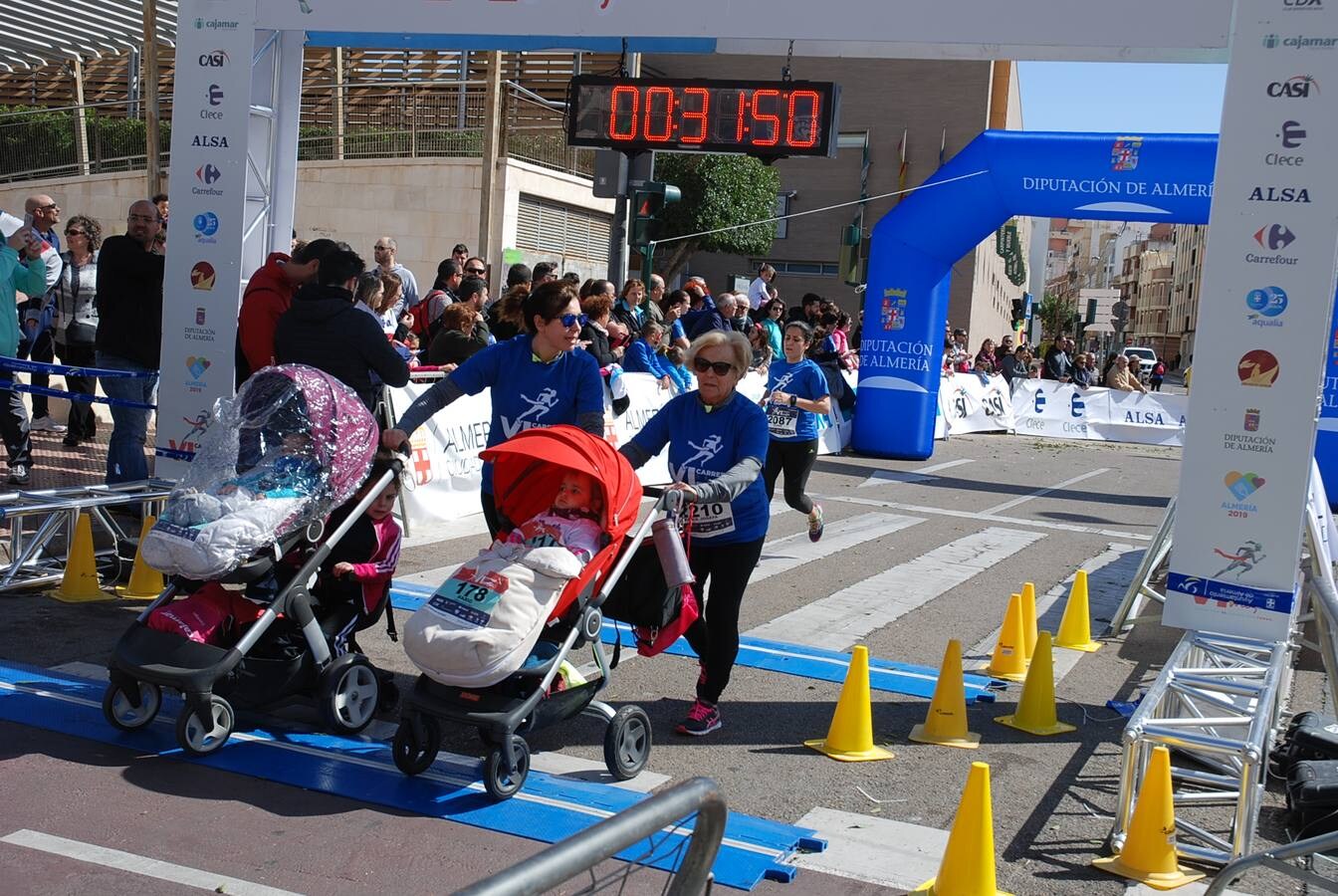 La VI Carrera de la Mujer congregó a más de 2.000 almerienses en las calles del centro