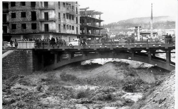 El río Genil a su paso por el Camino de Ronda. 18 de febrero de 1963 