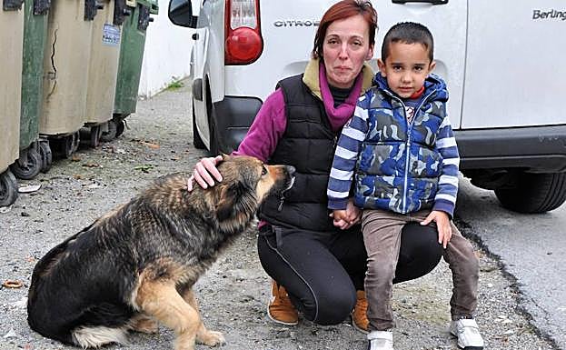 Imagen. Esta es la nueva familia de la perra protagonosta de la historia.