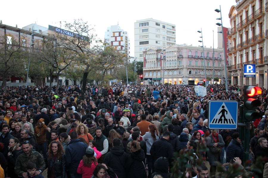 Almería muestra su pesar con unos impresionantes cinco minutos de silencio