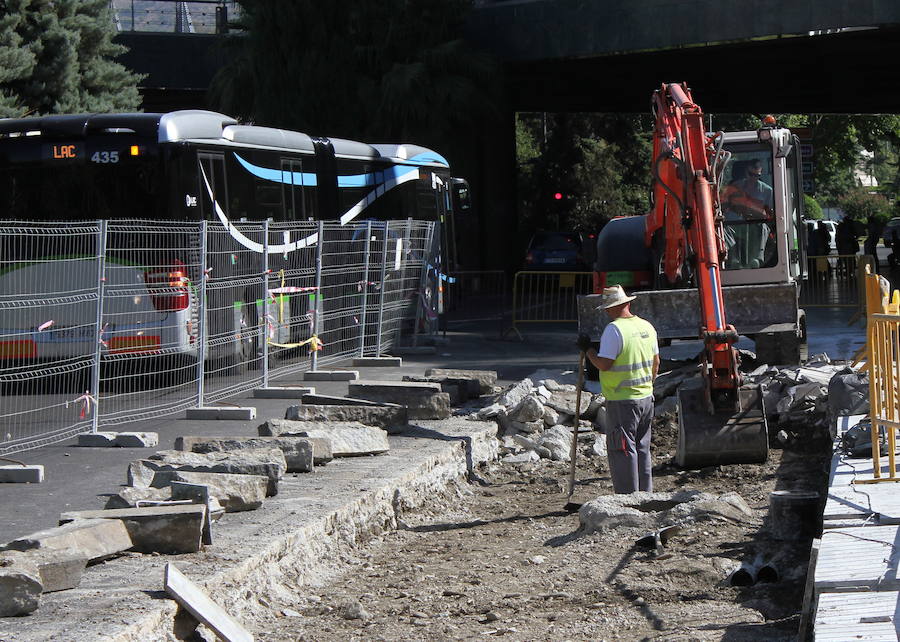 Obras, folletos y billetes gratis. 4,5 millones de euros se invirtió en la puesta en marcha de la LAC (sin contar los autobuses).