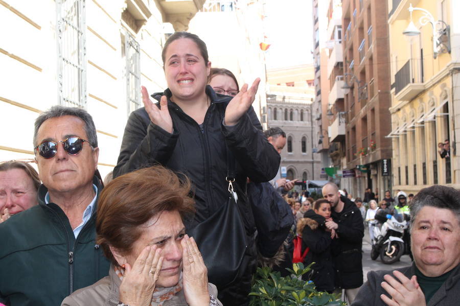 Centenares de personas se han acercado al Patio de Luces de la Diputación de Almería para mostrar su respeto y darle su último adiós al menor