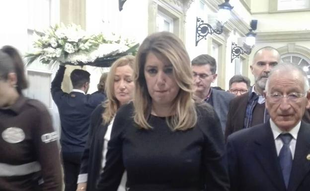 Susana Díaz, en la capilla ardiente de Gabriel.