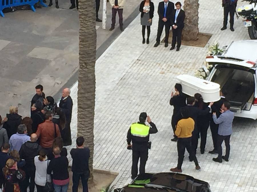 Miles de personas han acudido hasta la plaza de la Catedral 