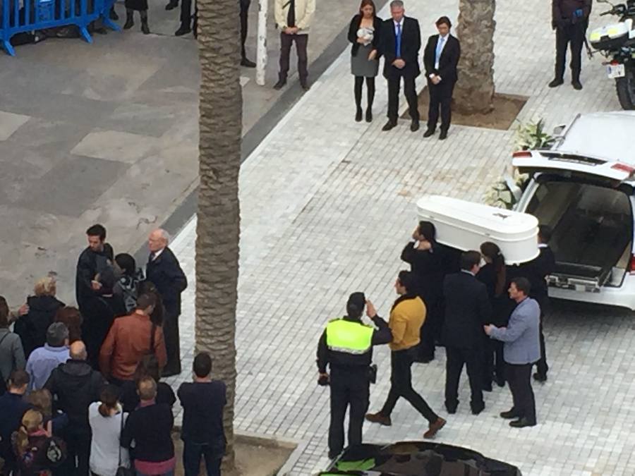 Miles de personas han acudido hasta la plaza de la Catedral 