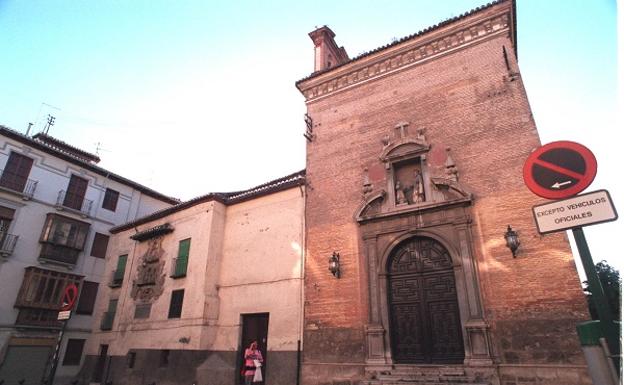 Imagen principal - El convento de las Carmelitas, el Colegio de Arquitectos Técnicos y el Palacio del Marqués de POrtago.